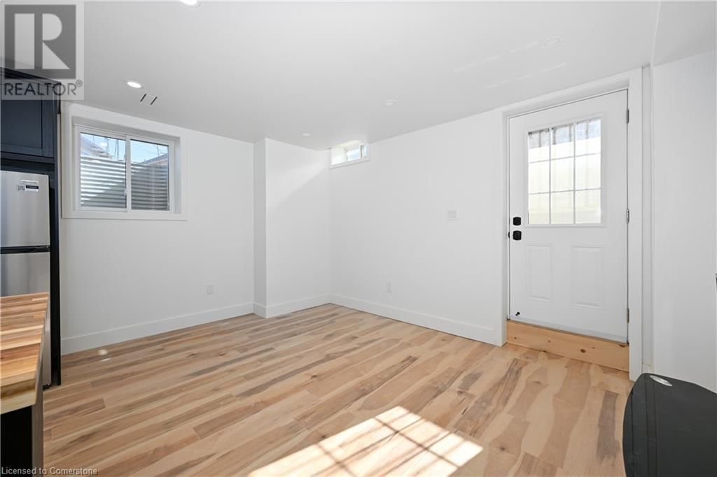 B - 111 IRWIN AVENUE Image 13