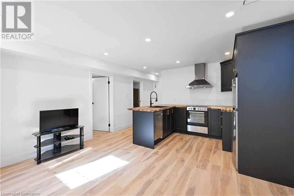 B - 111 IRWIN AVENUE Image 14
