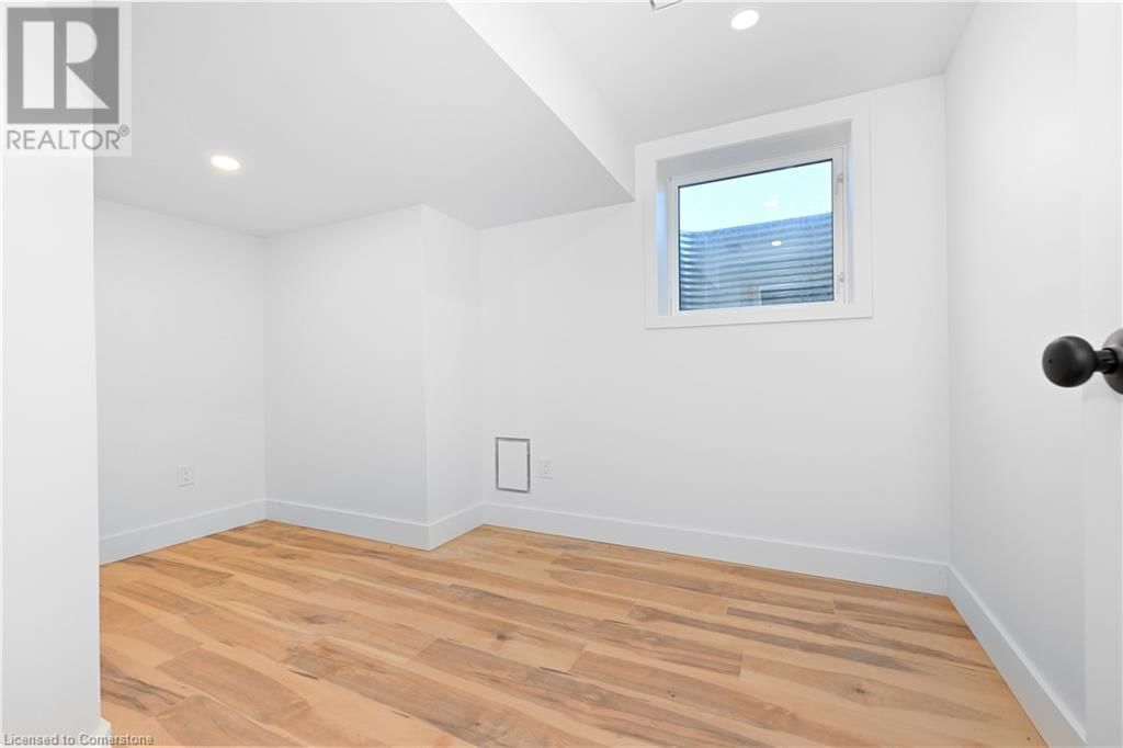 B - 111 IRWIN AVENUE Image 21