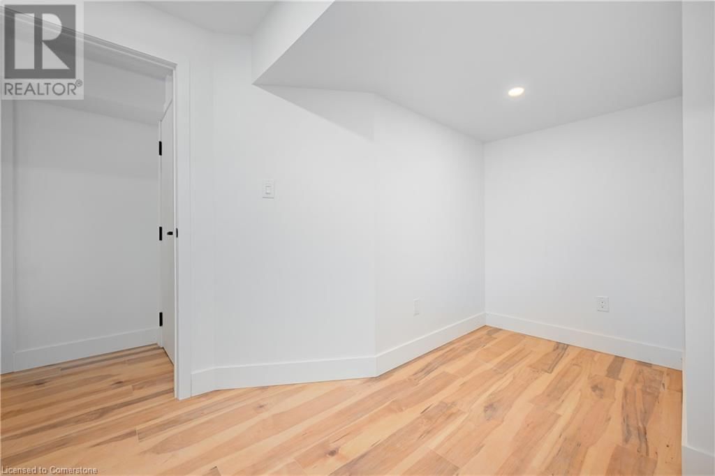 B - 111 IRWIN AVENUE Image 22