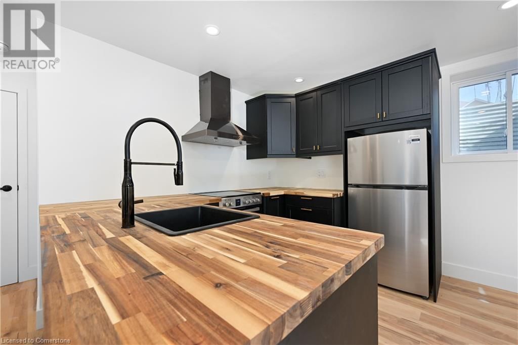 B - 111 IRWIN AVENUE Image 8