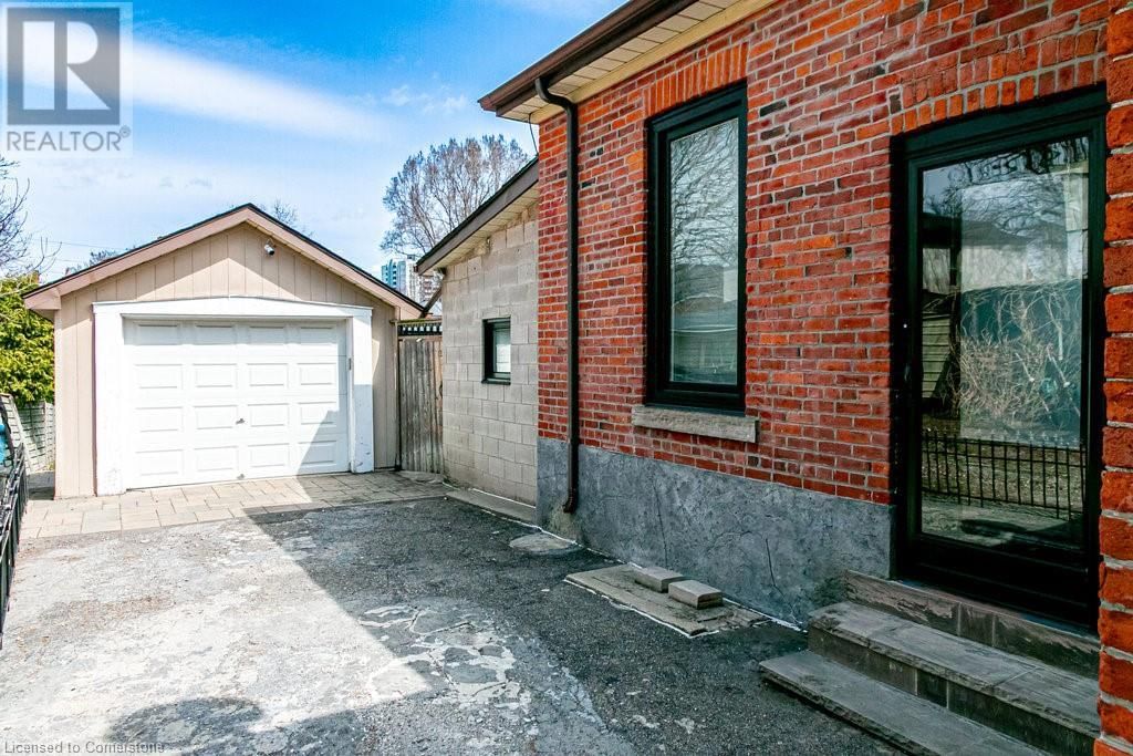 186 NAPIER STREET Image 31