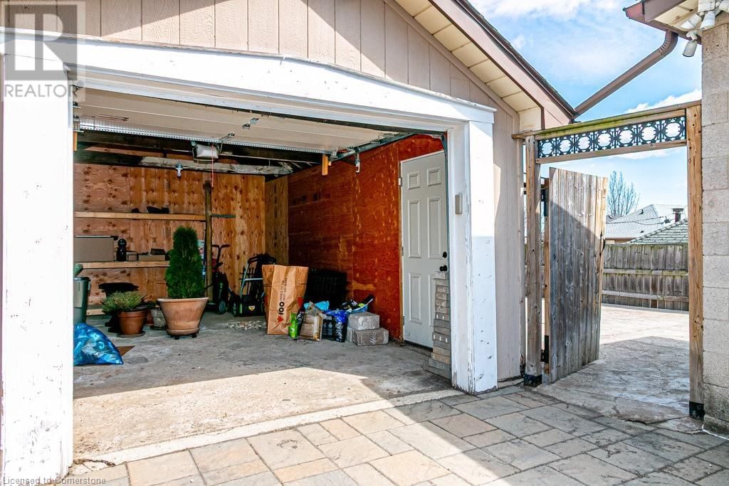 186 NAPIER STREET Image 32