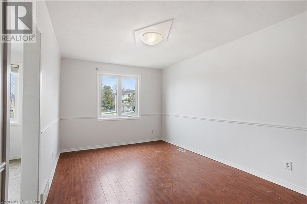 210 HOMESTEAD CRESCENT Image 11