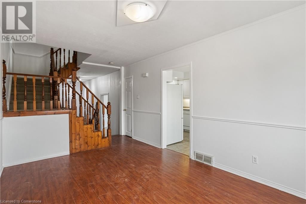 210 HOMESTEAD CRESCENT Image 12