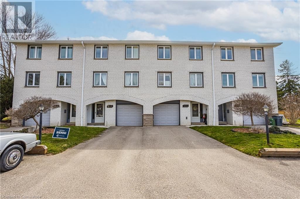 210 HOMESTEAD CRESCENT Image 3