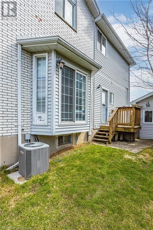 210 HOMESTEAD CRESCENT Image 32