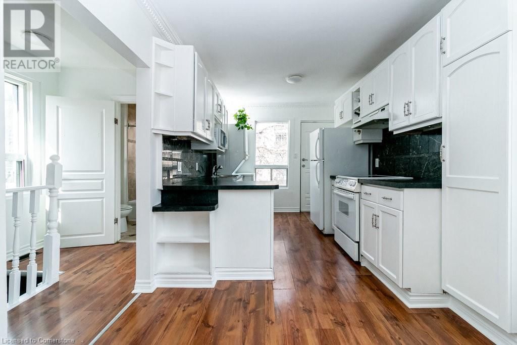 235 YOUNG STREET Image 23