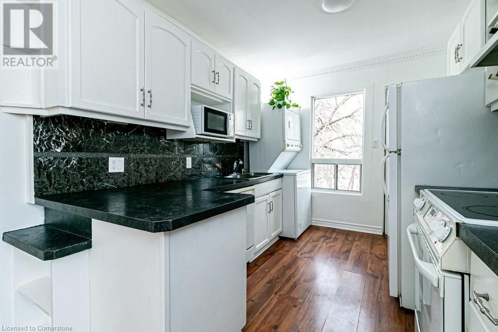 235 YOUNG STREET Image 24