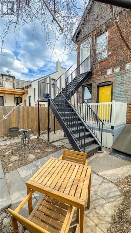 235 YOUNG STREET Image 43