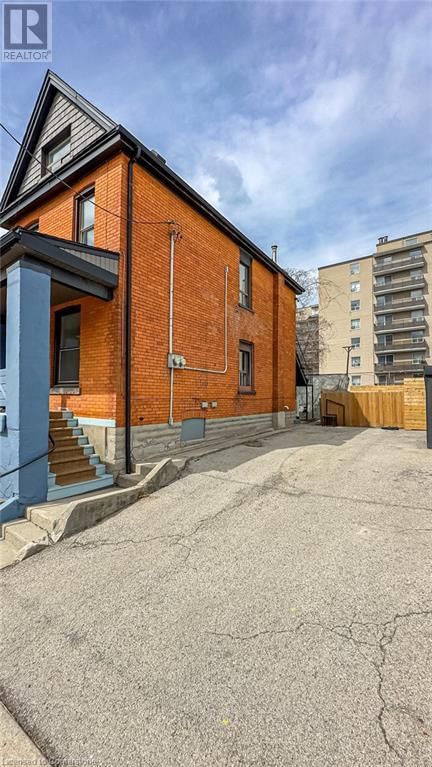 235 YOUNG STREET Image 45