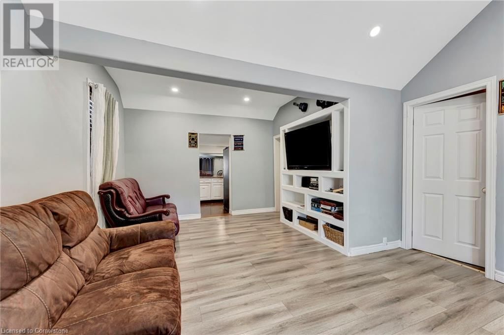 159 GROSVENOR AVENUE NORTH Image 4