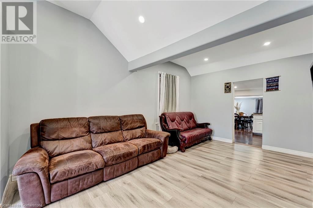 159 GROSVENOR AVENUE NORTH Image 5
