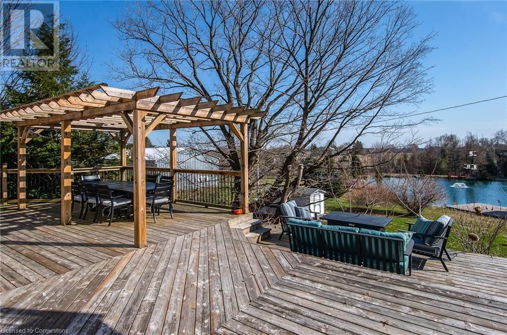 2496 ARTHUR STREET NORTH Image 11