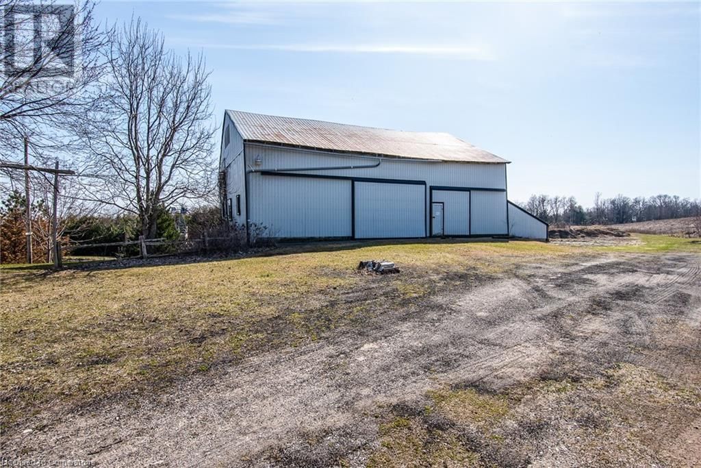 2496 ARTHUR STREET NORTH Image 15