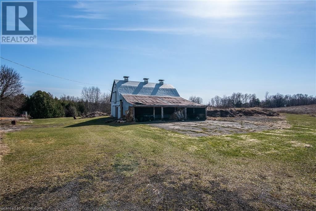2496 ARTHUR STREET NORTH Image 16