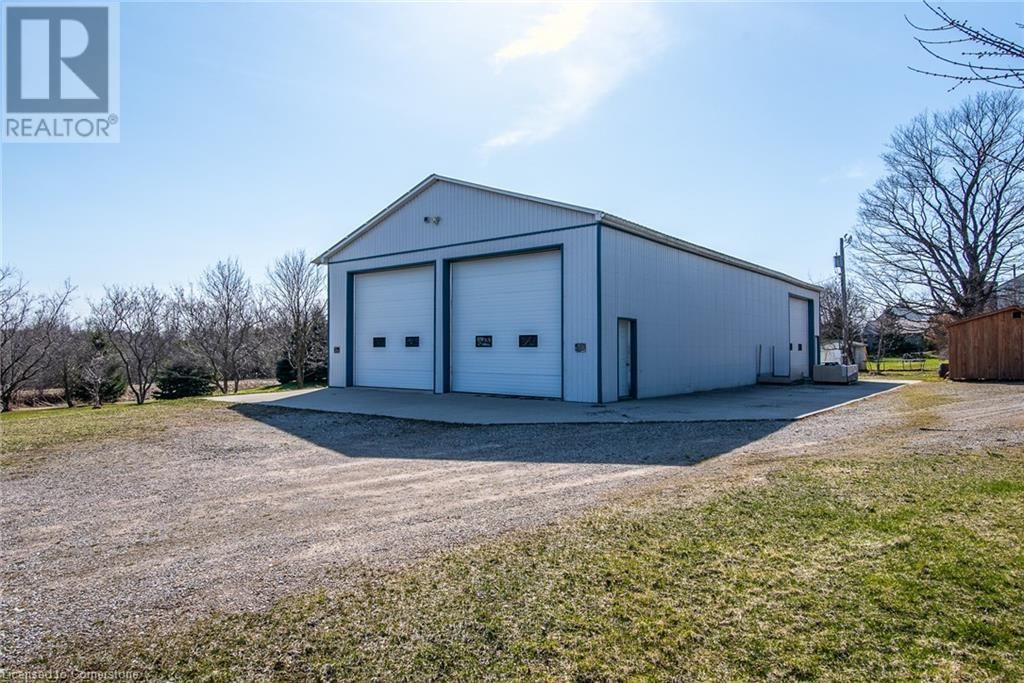 2496 ARTHUR STREET NORTH Image 17