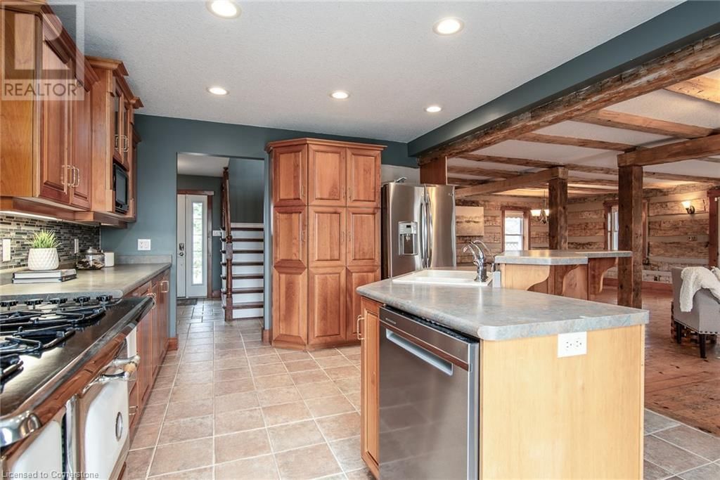 2496 ARTHUR STREET NORTH Image 30