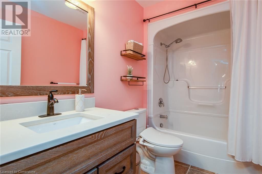 2496 ARTHUR STREET NORTH Image 31