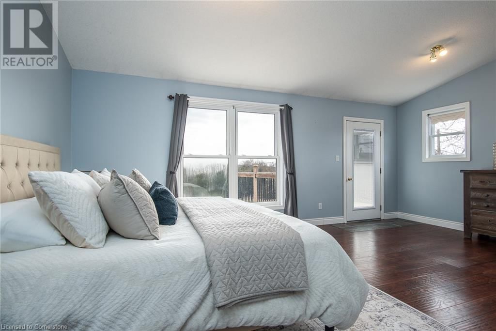 2496 ARTHUR STREET NORTH Image 34