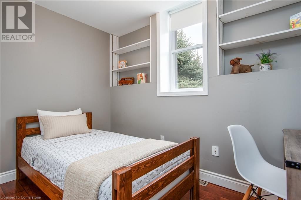 2496 ARTHUR STREET NORTH Image 37