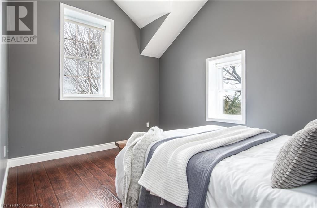 2496 ARTHUR STREET NORTH Image 39