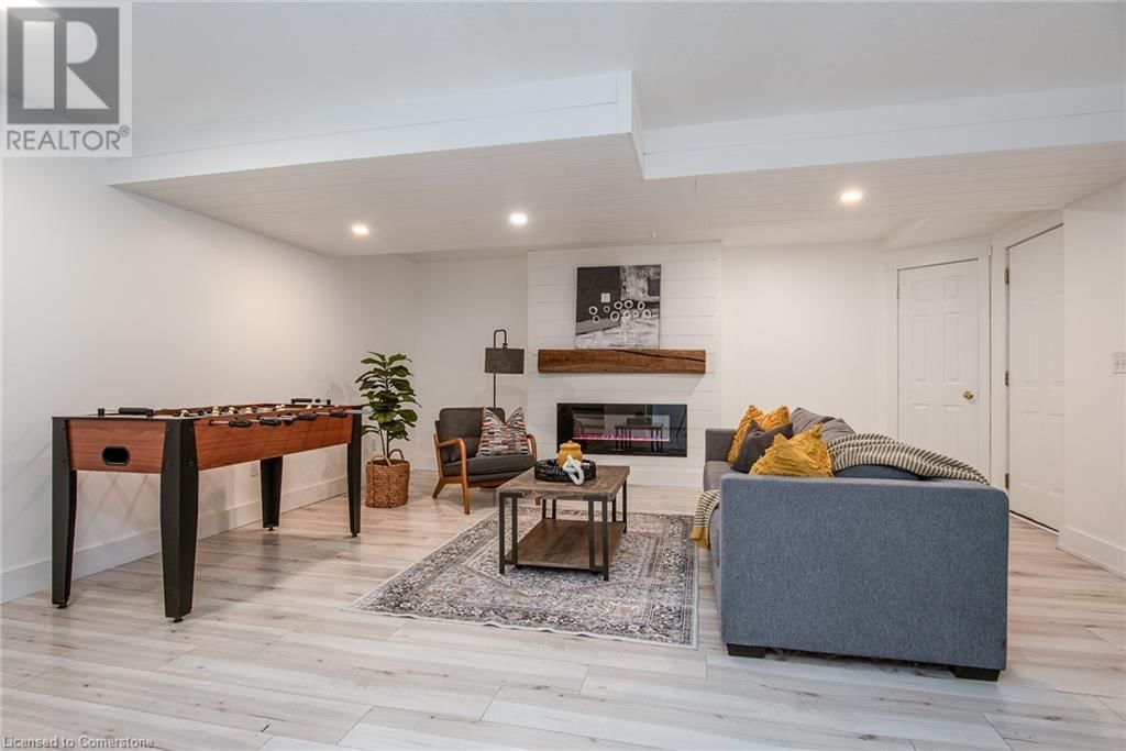 2496 ARTHUR STREET NORTH Image 41