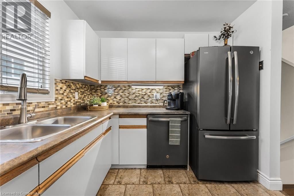 4534 DUFFERIN AVENUE Image 10