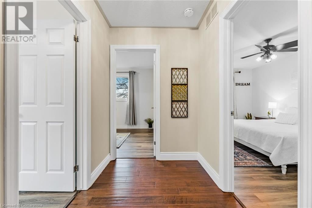4534 DUFFERIN AVENUE Image 12