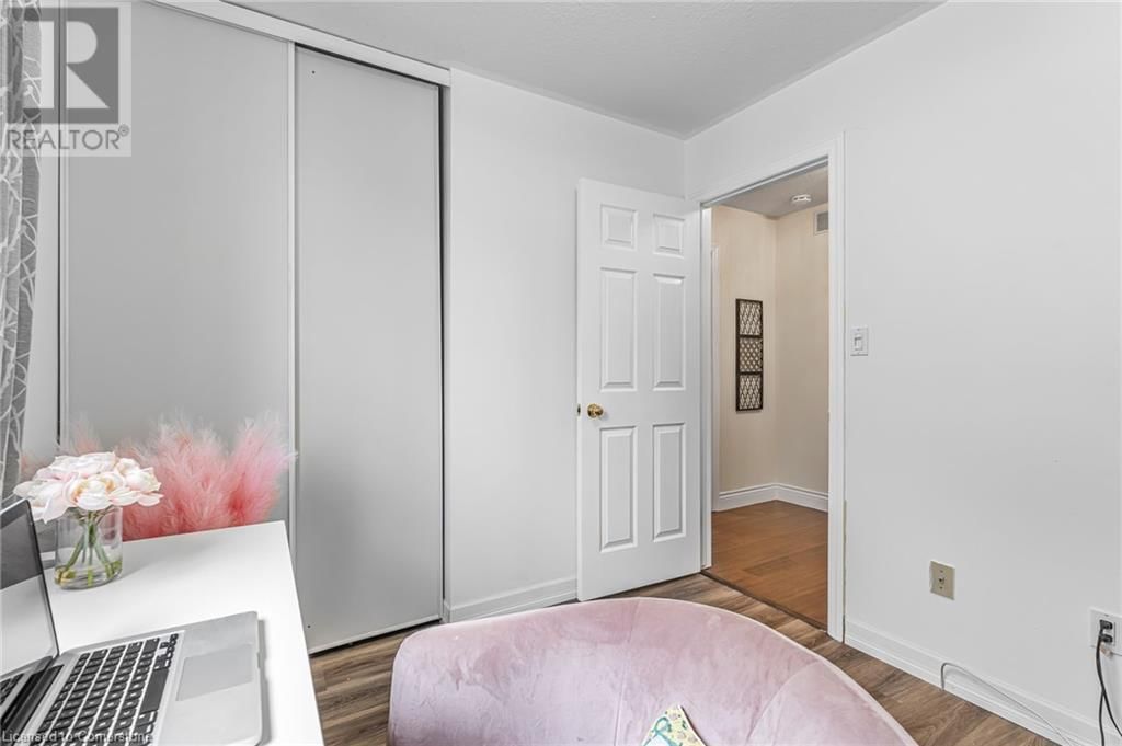 4534 DUFFERIN AVENUE Image 17