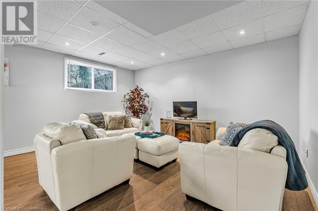 4534 DUFFERIN AVENUE Image 25