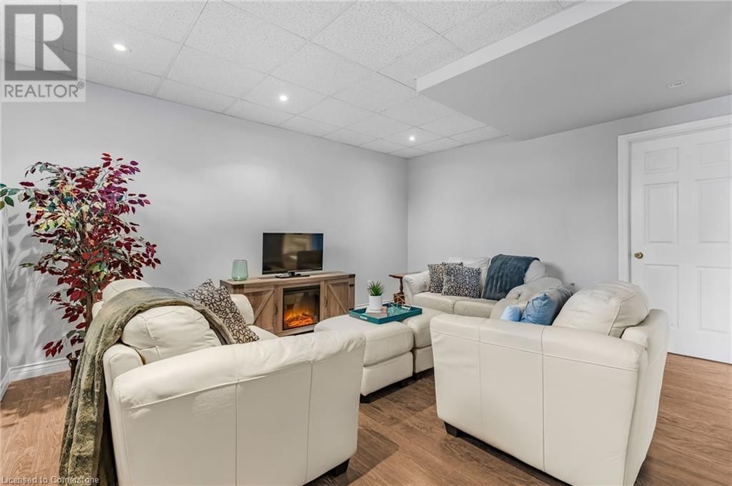 4534 DUFFERIN AVENUE Image 26