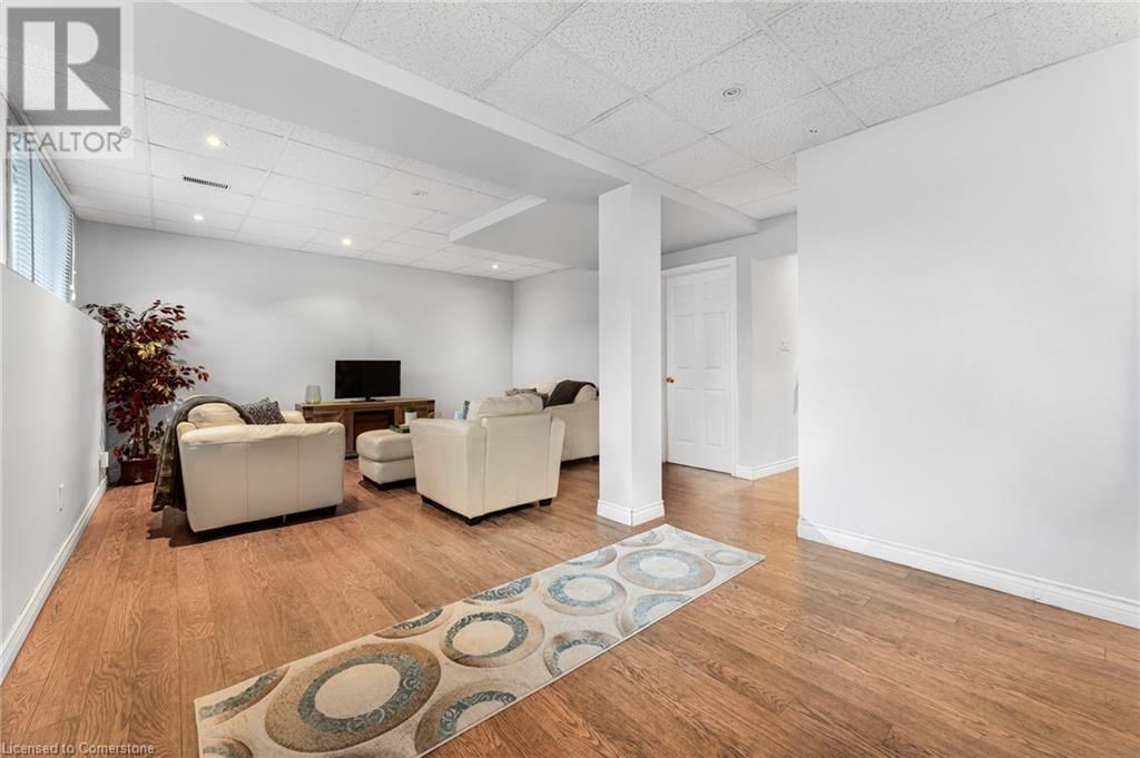 4534 DUFFERIN AVENUE Image 27