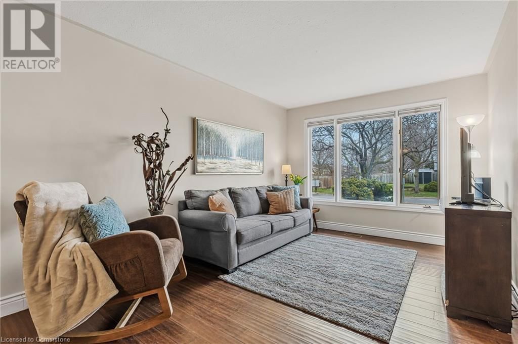 4534 DUFFERIN AVENUE Image 3