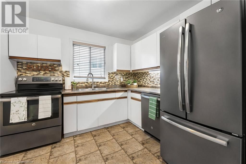 4534 DUFFERIN AVENUE Image 8