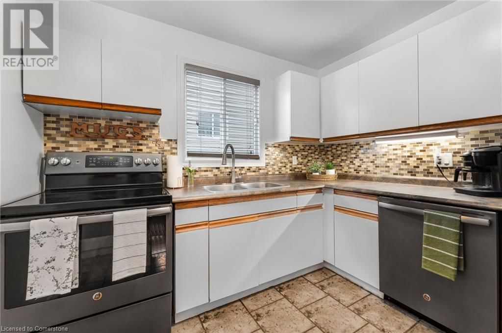 4534 DUFFERIN AVENUE Image 9