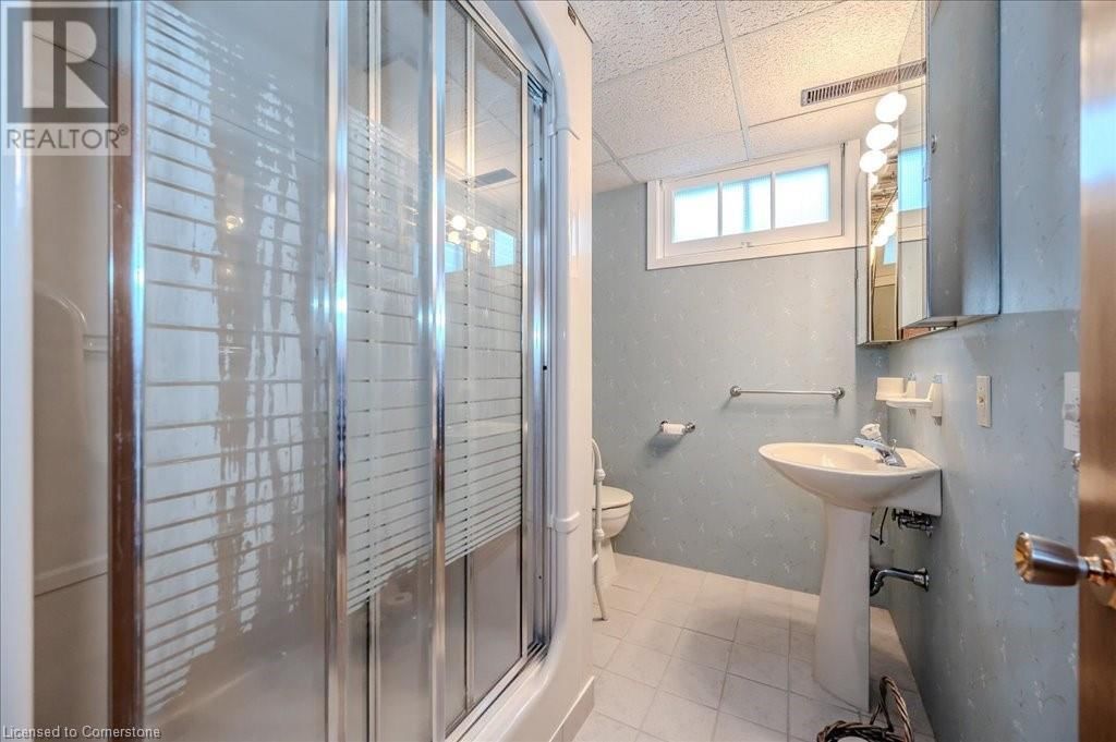 46 GILMOUR CRESCENT Image 31