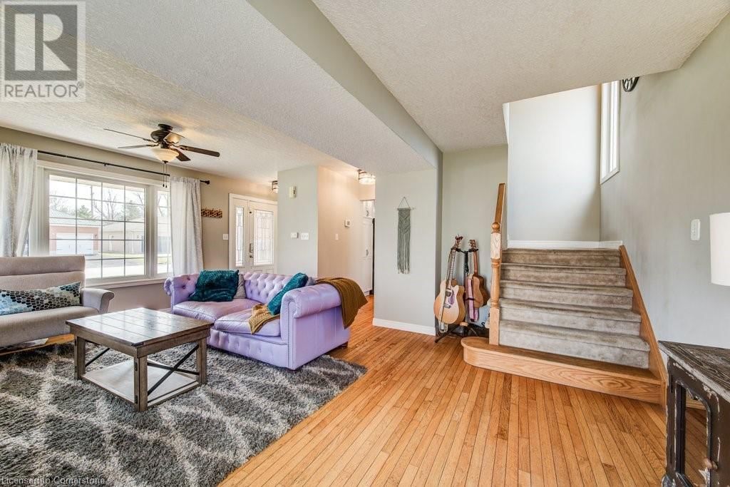 705 LAVERY STREET Image 23