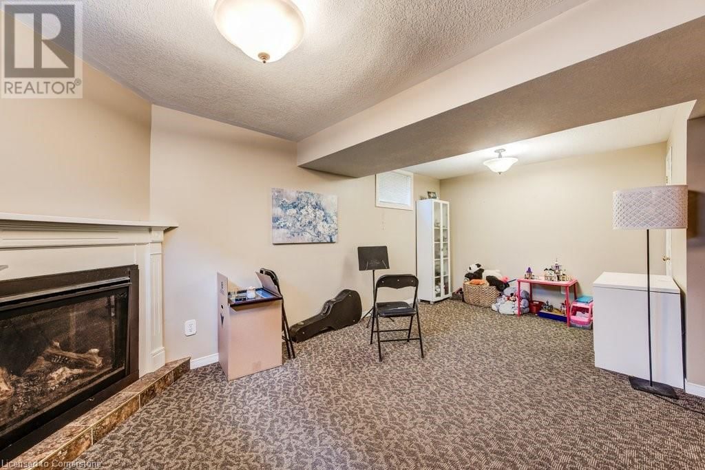 705 LAVERY STREET Image 34