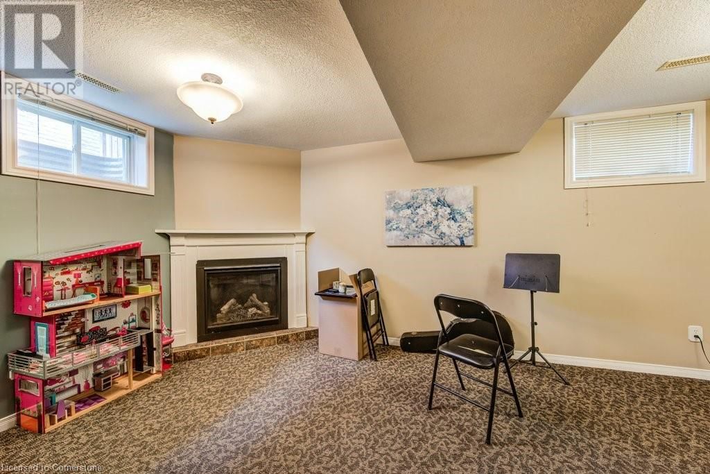 705 LAVERY STREET Image 35