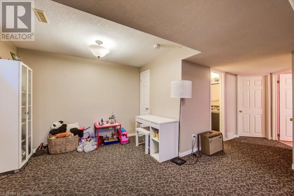 705 LAVERY STREET Image 36