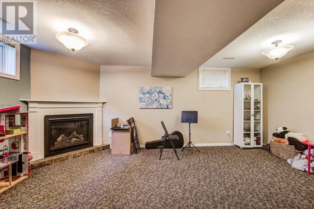 705 LAVERY STREET Image 37