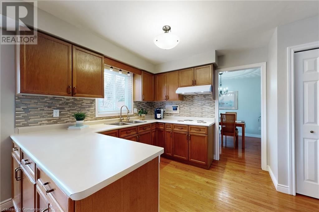 530 BURNETT AVENUE Image 10