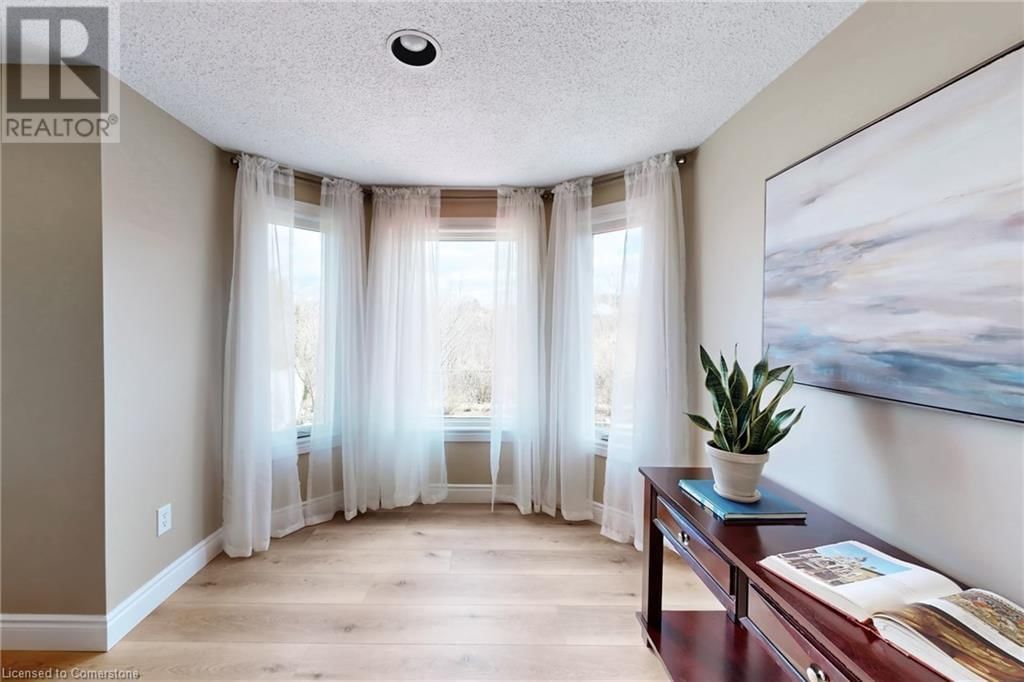 530 BURNETT AVENUE Image 22