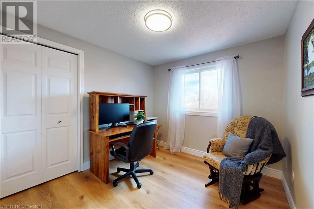 530 BURNETT AVENUE Image 31