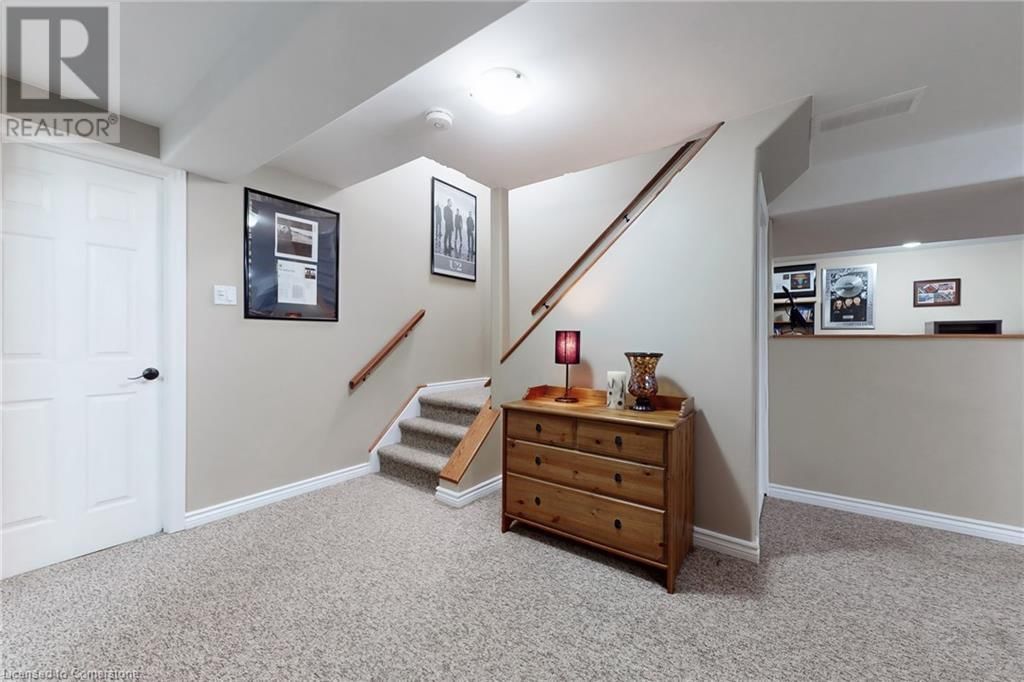 530 BURNETT AVENUE Image 33