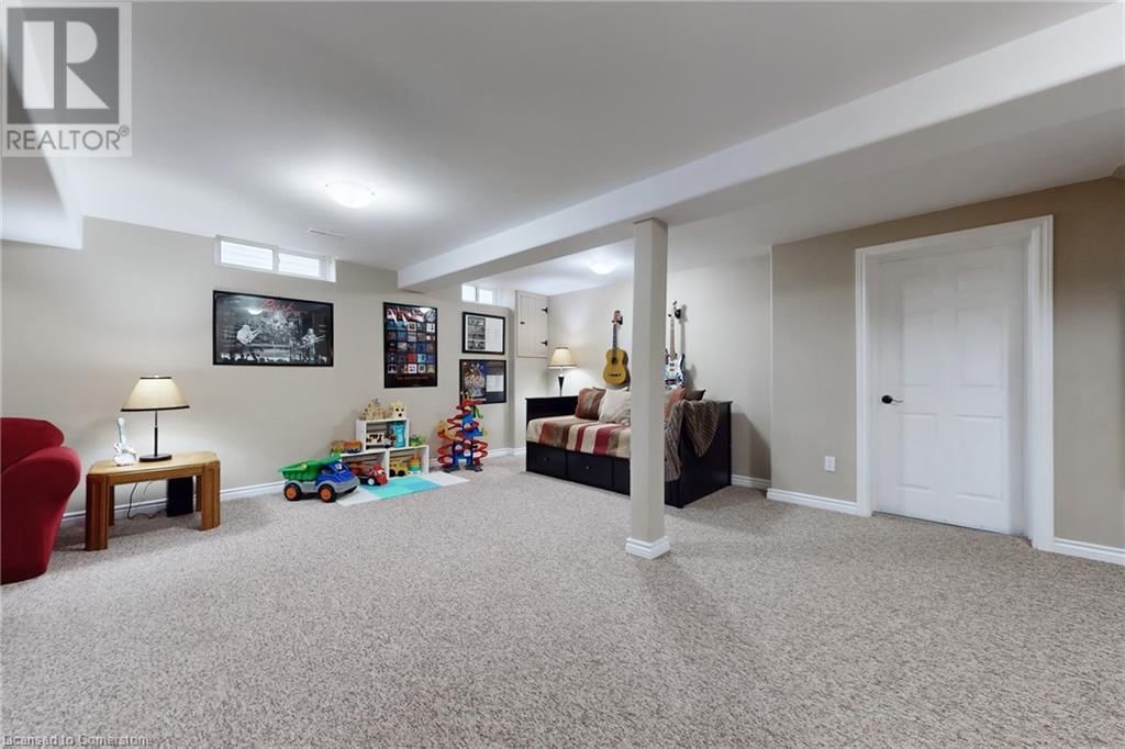 530 BURNETT AVENUE Image 34