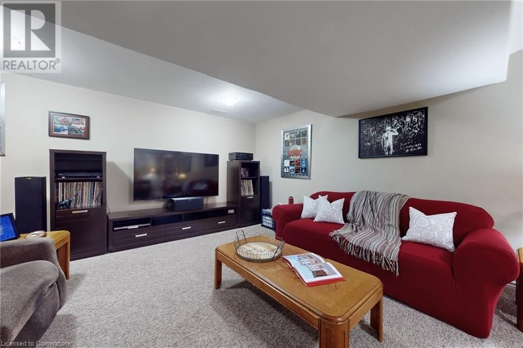 530 BURNETT AVENUE Image 36