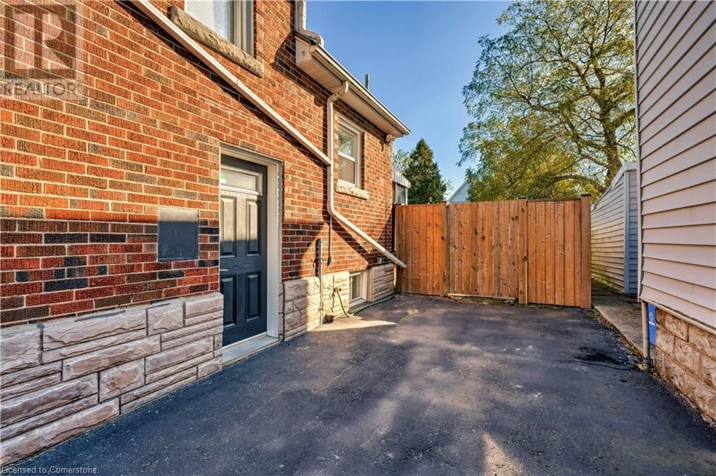 97 KNYVET AVENUE Image 3