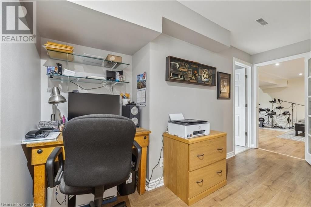 150 - 2301 CAVENDISH DRIVE Image 34